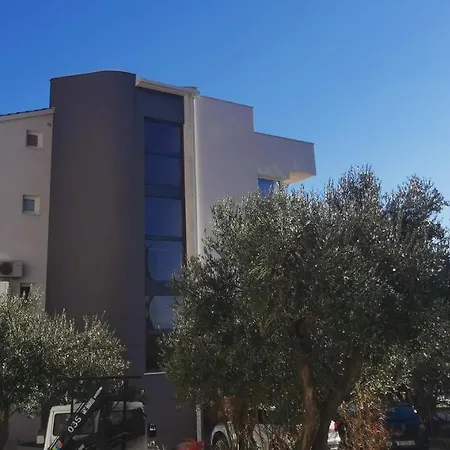 Tomo * Tucepi
